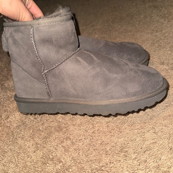 Women’s ugg Gray Ankle Boots - Picture 3 of 4